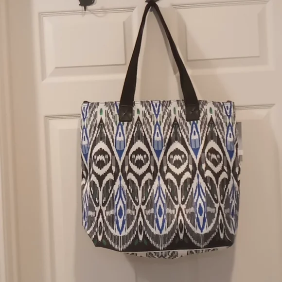 Chico's 40th Anniversary 2 piece Travel Tote & Pouch set in chic bold colors NWT - Picture 3 of 7